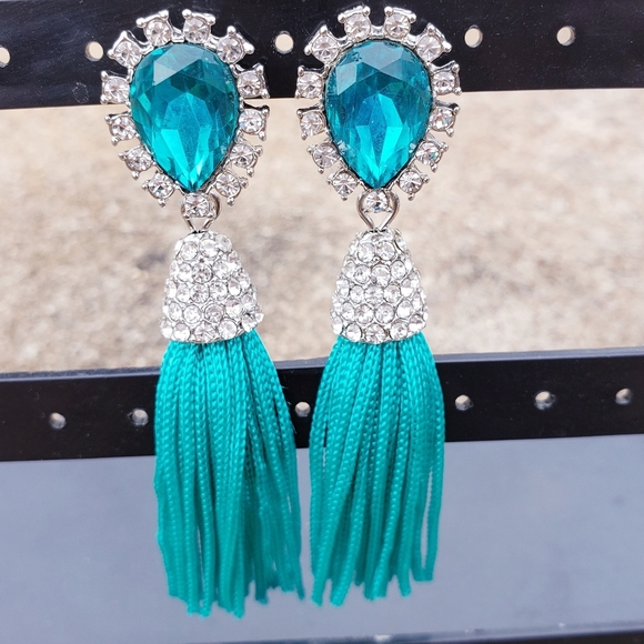 Teal statement earring - Picture 8 of 8